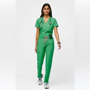 Brand NWT’s Figs Srubs